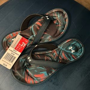 Girls Under Armor flip flops